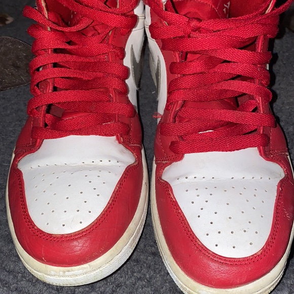 Jordan One Retro Silver Medal- Size 10.5 - Picture 2 of 5